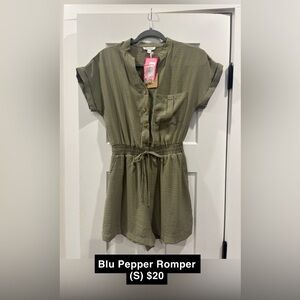Olive Blue Pepper Romper (NWT) Size Small